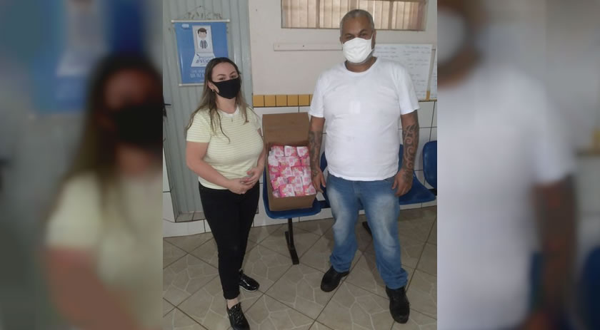 Comunidade arrecada absorventes para jovens carentes