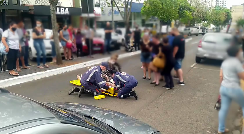 Mulher é atropelada no Centro de Beltrão