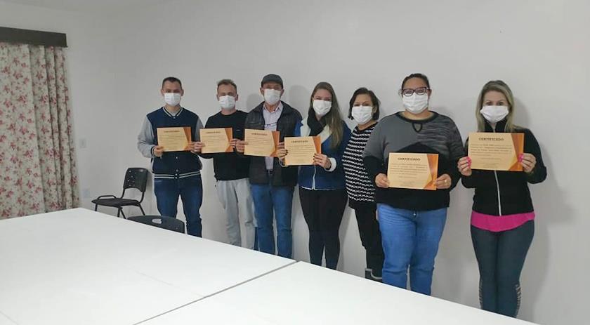 São José do Cedro  - Secretaria de Assistência Social capacita servidores para retomada das oficinas