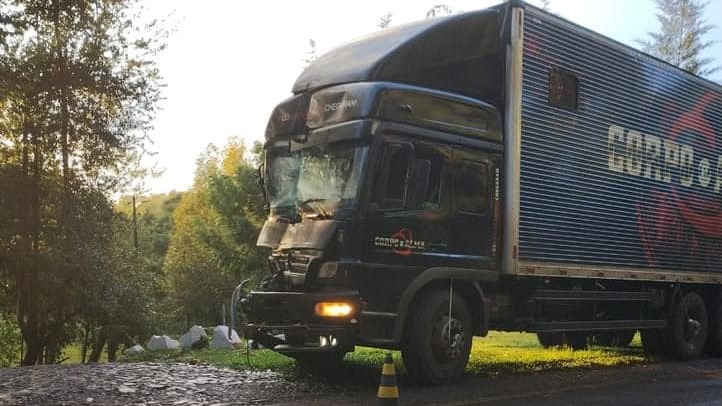 Caminhão da Banda Corpo e Alma se envolve em grave acidente com vítima fatal