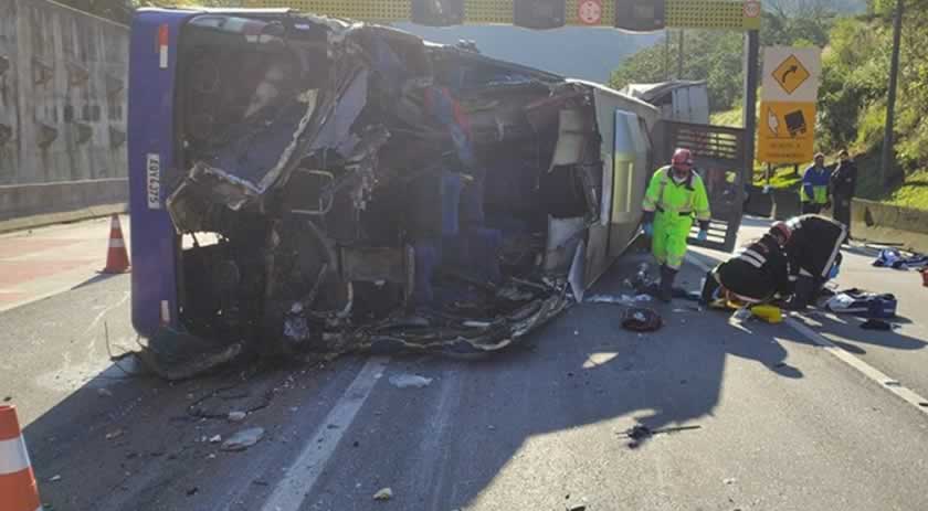 Ônibus que transportava equipe de futsal se envolve em acidente com mortos e feridos