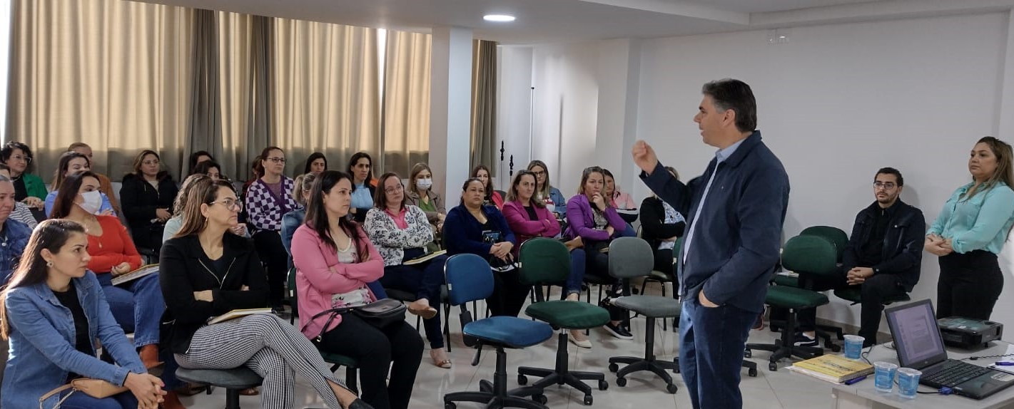 Prefeito Cleber se reúne com professores municipais