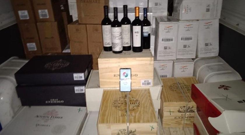 Carga de vinho avaliada em mais de R$200 mil é apreendida pela PM