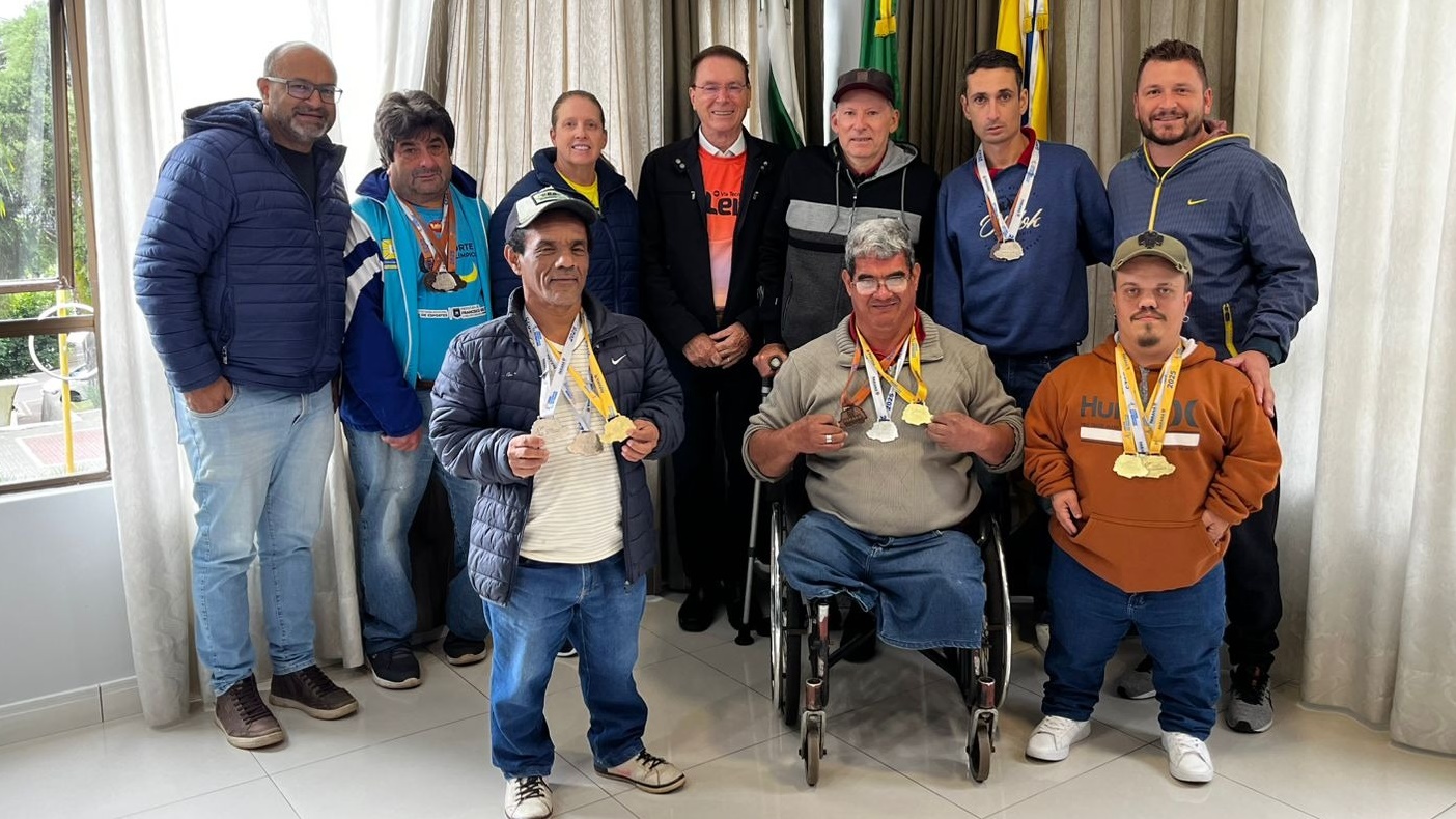 Pedron recebe paratletas beltronenses medalhistas nos jogos estaduais