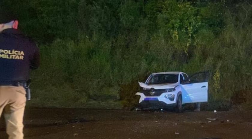 Carro se envolve em acidente na Av. Natalino Faust e foge do local