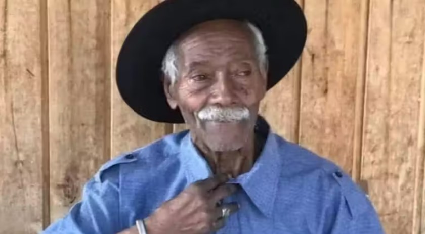 Idoso completa 122 anos e ganha festa com forró e sanfoneiro