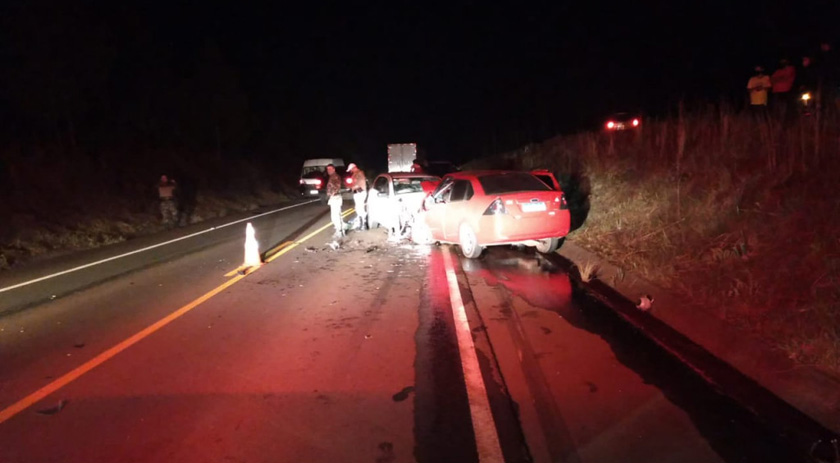 Colisão frontal entre dois carros deixa uma pessoa morta no Oeste de SC