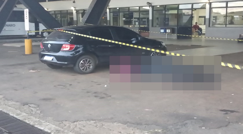 Homem mata a ex-esposa e a filha e em seguida comete suicídio