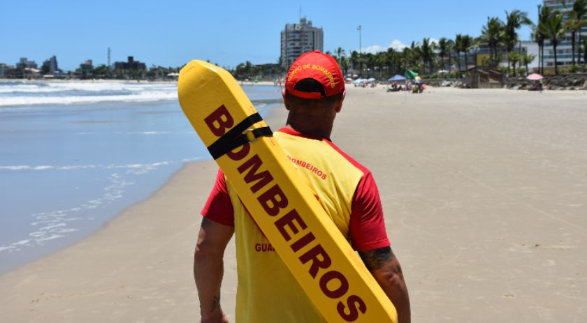 Bombeiros já salvaram 1,4 mil pessoas no Litoral e pedem atenção redobrada no Carnaval