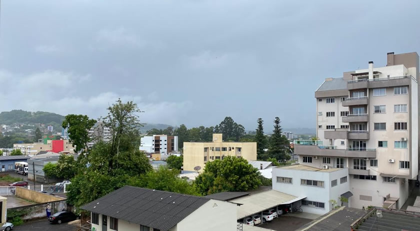 Rompimento de rede afeta o abastecimento em bairros de Francisco Beltrão