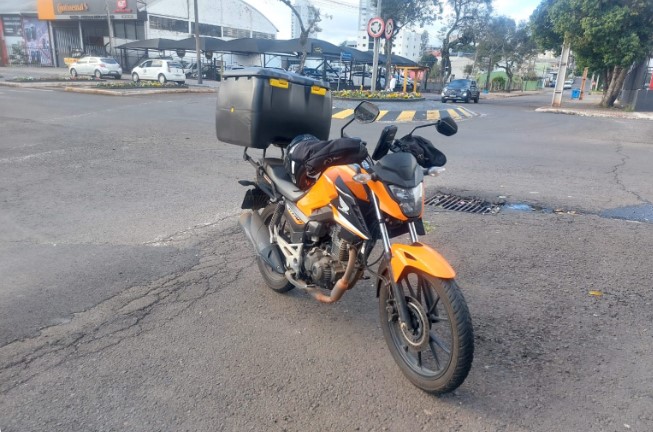 SAMU é acionado para atender vítima de acidente entre carro e moto no Bairro Industrial