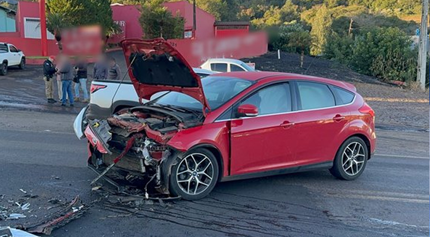 Condutoras ficam feridas após colisão entre dois automóveis na PR-566