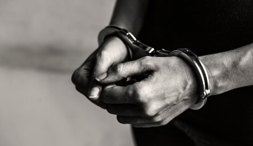 Homem é preso após cumprimento de mandado de prisão