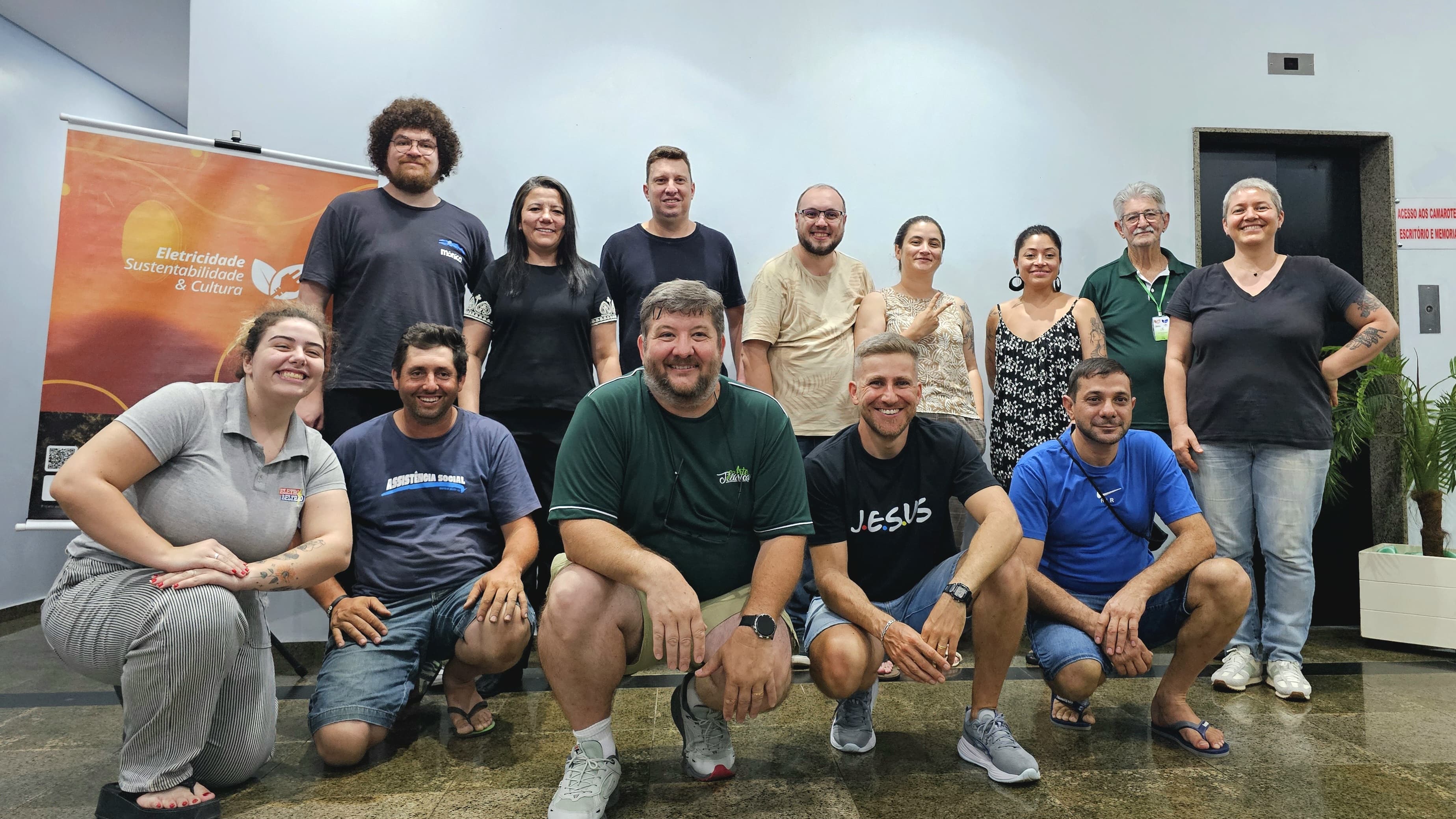 Curso capacita profissionais para atuar com eletricidade cênica