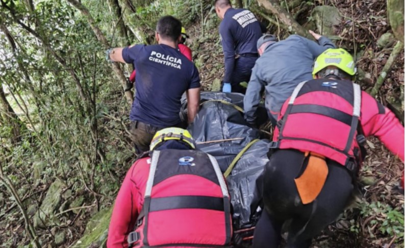 Corpo de mulher desaparecida após acidente é localizado no rio Chapecozinho com apoio de helicóptero da Polícia Civil
