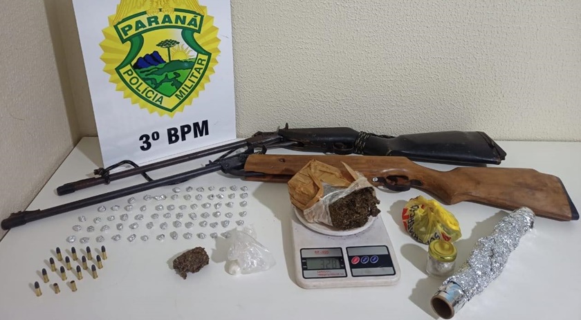 Drogas e armas apreendidas pela Polícia Militar em Itapejara do Oeste/PR
