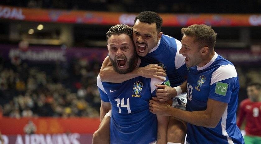 Brasil derrota o Marrocos e vai à semifinal da Copa do Mundo de futsal