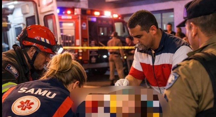 Menina de 2 anos fica gravemente ferida após queda de sacada em prédio