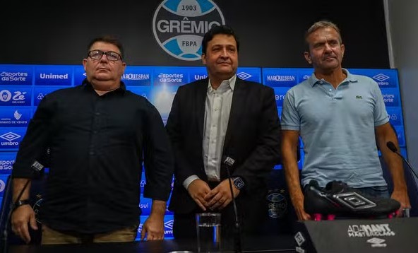 Enquanto negocia com técnico, Grêmio se movimenta no mercado e mira alvos no meio e ataque