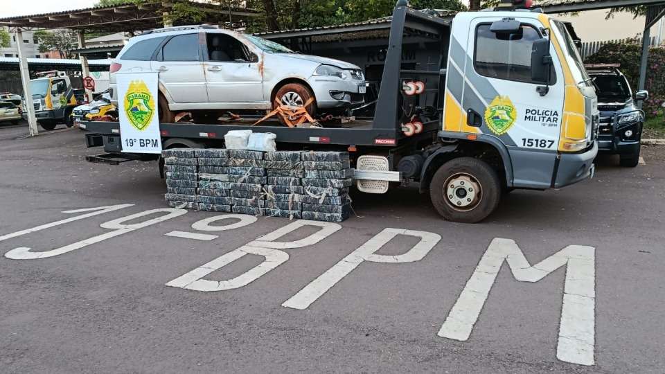 Veículo carregado com 531,8 kg de maconha é abandonado durante fuga no Oeste do Paraná