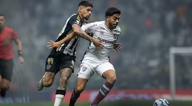 Em jogo de cinco gols, Atlético-MG vence Fluminense, de virada, na reabertura da Arena MRV