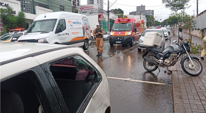 Jovem fica ferido em acidente de trânsito no Centro de Francisco Beltrão