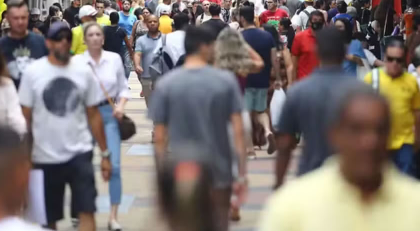 Com emprego em alta, Brasil registra ocupação e inadimplência recordes