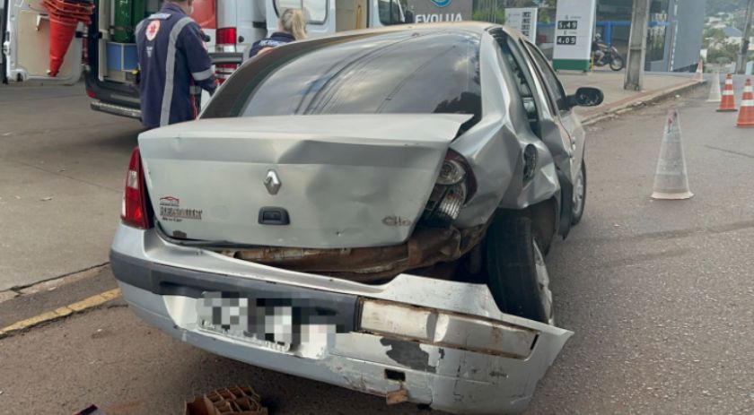 Mulher fica ferida em acidente de trânsito no Alvorada