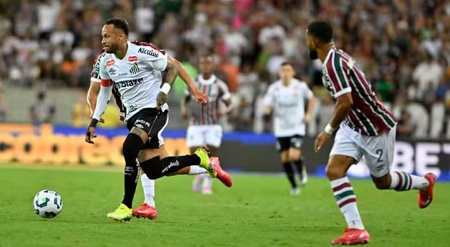 Fluminense vence o Santos com gol no fim na estreia de Neymar no Brasileirão