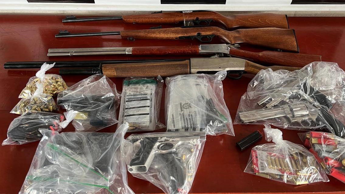 PCPR apreende 10 armas e prende 6 pessoas por posse irregular de arma de fogo, em Dois Vizinhos
