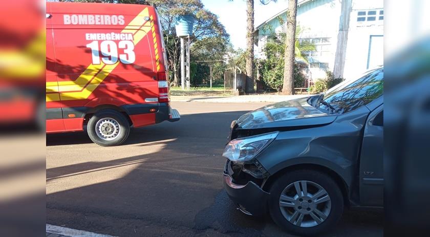 Mulher fica ferida em colisão no centro