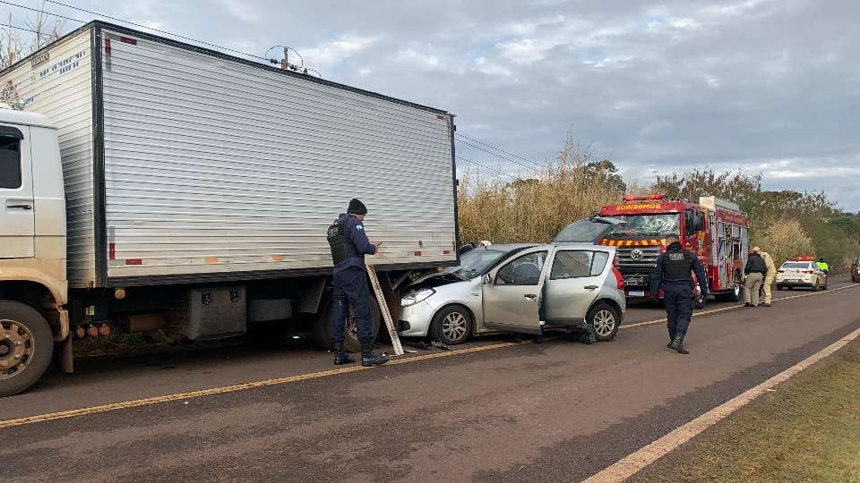 Acidente na BR-277 deixa dois homens feridos e movimenta equipes de resgate