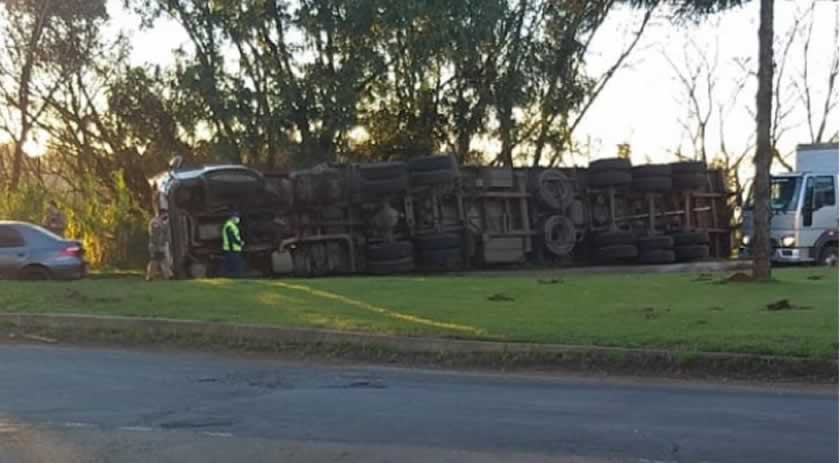 Tombamento de carreta é registrado