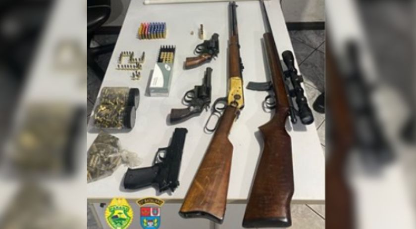 Denúncia de disparos de arma de fogo leva à apreensão de armas e prisão em Francisco Beltrão