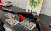Após denúncia, homem é preso com espingarda e munições