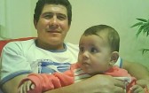 Jovem busca homem que a criou como filha e agora divulga nova foto na esperança de reencontro