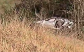 Uma pessoa morre e outra fica ferida após carro sair da pista na BR-280