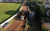 Rio Lonqueador começa a receber serviço de desassoreamento