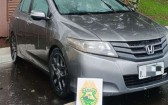 Mulher de 67 anos é presa após PM encontrar carro furtado