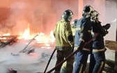 Incêndio mobiliza bombeiros e Polícia Militar no Bairro Padre Ulrico