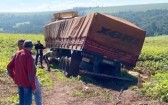 Após 13 dias atolado, caminhão é retirado de lavoura