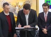 Ratinho Jr e deputado Luiz Fernando Guerra confirmam asfalto para Salgado Filho