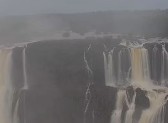 Passarelas da Garganta do Diabo serão removidas temporariamente no lado argentino das Cataratas do Iguaçu por alerta de cheias associadas ao El Niño