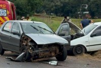 Colisão entre dois veículos deixa três pessoas feridas