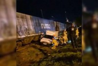 Carro com casal é arrastado por trem, no Paraná