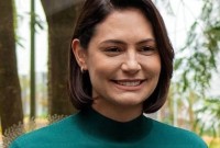 Michelle Bolsonaro é cotada para o Senado após declaração de Flávio