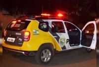 Mulher ameaça frentista com ‘comparsa armado’, leva dinheiro de posto e desaparece