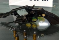 Homem é preso por porte ilegal de arma de fogo