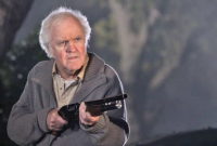 Ator de Hollywood é morto a facadas aos 81 anos; enteado é acusado de homicídio