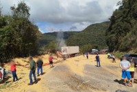 Grave acidente deixa ao menos dois mortos e vários feridos